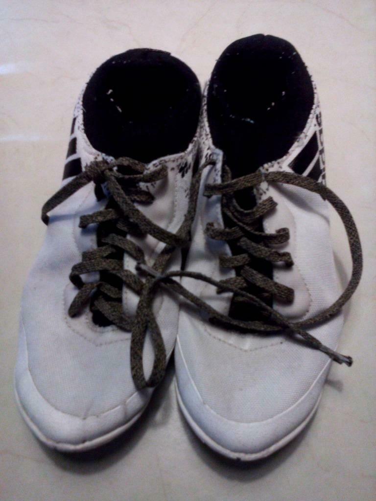 SPORTSCHOENEN. ADIDAS., Ophalen, Gebruikt, Schoenen