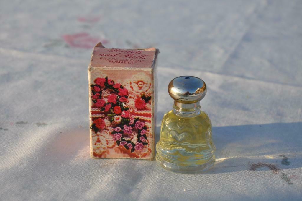 miniature parfum avon romance, Ophalen of Verzenden, Zo goed als nieuw, Miniatuur