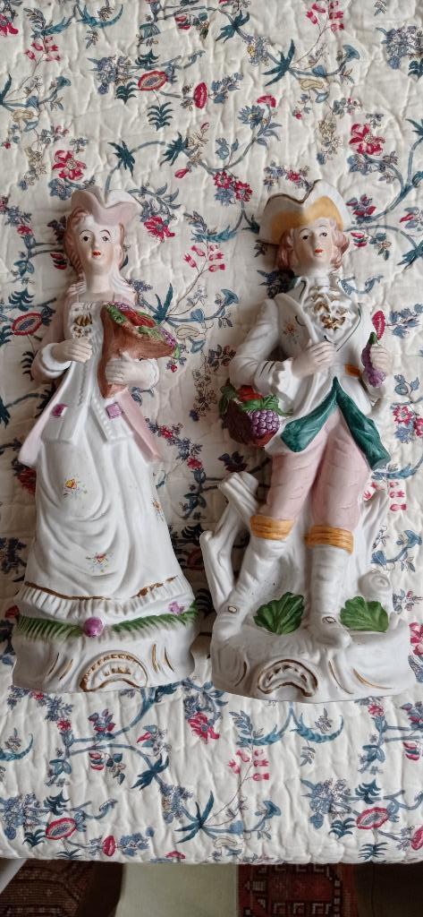 Deux belles statuettes (couple) en biscuit, Enlèvement ou Envoi