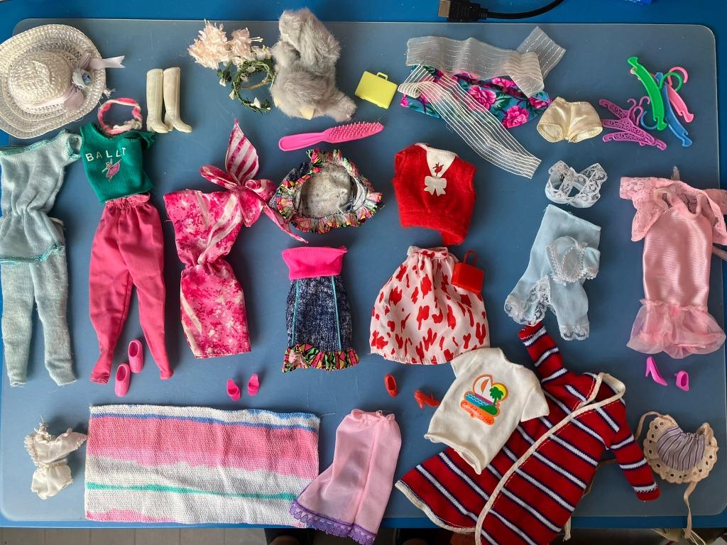 barbie uit de jaren '90 kleding, Kinderen en Baby's, Speelgoed | Poppen, Ophalen of Verzenden, Zo goed als nieuw, Barbie
