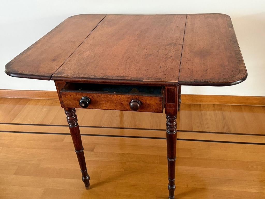 Antieke Engelse Pembroketafel, sidetable, wandtafeltje, Ophalen