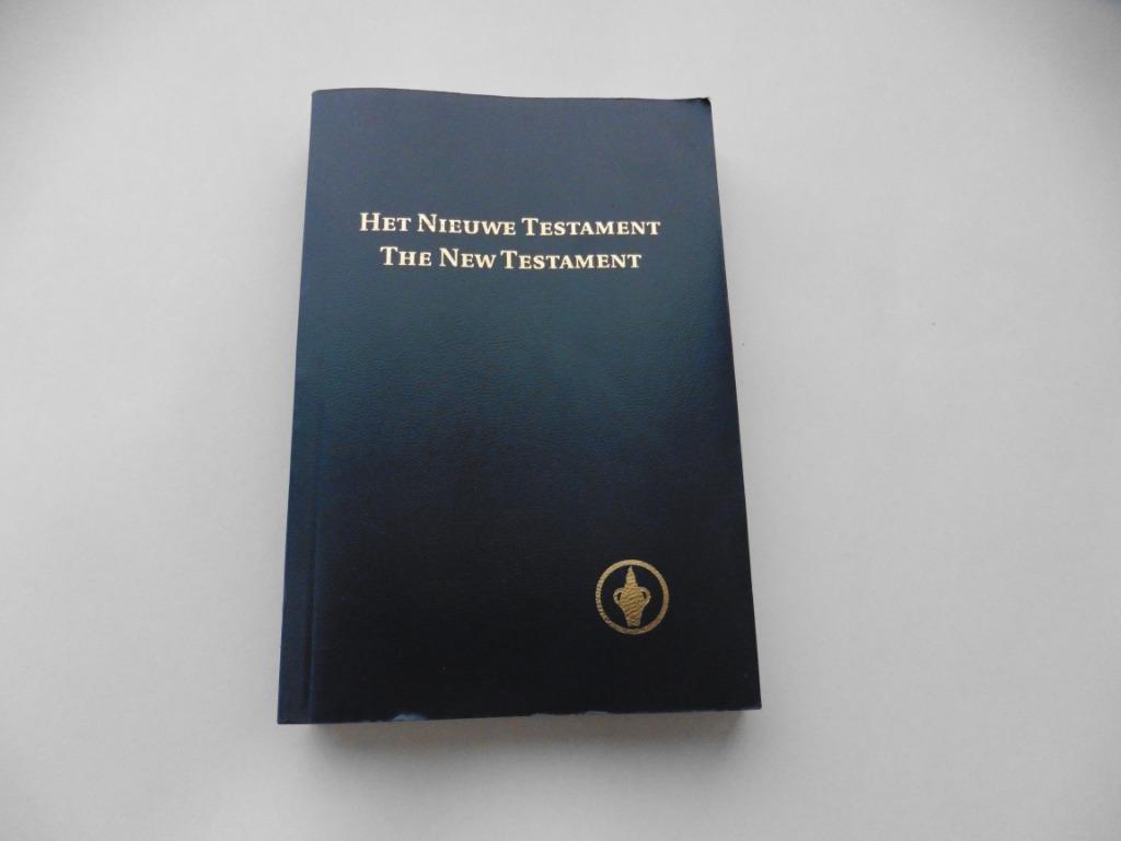 Boek ‘Het nieuwe testament / The New Testament’., Enlèvement ou Envoi, Comme neuf, Christianisme | Catholique