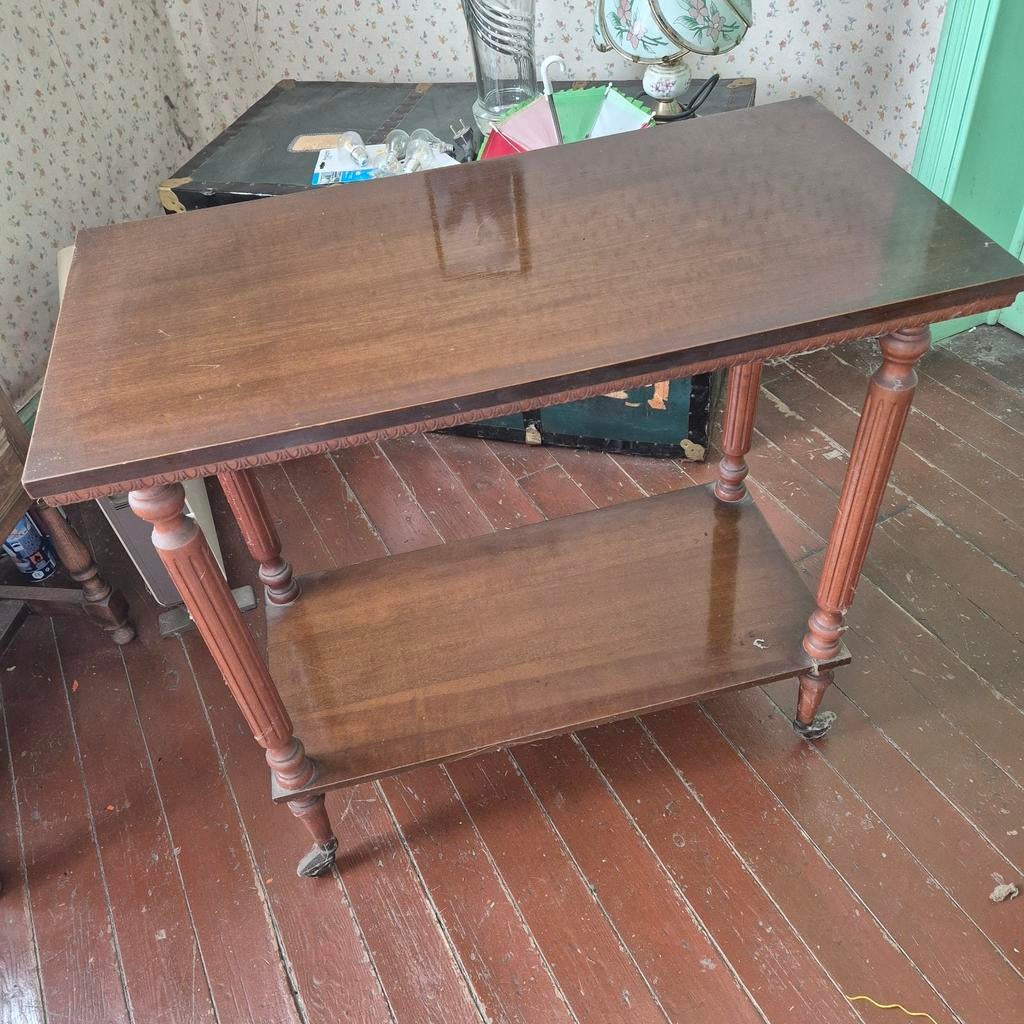 Petite table que roulettes, Enlèvement