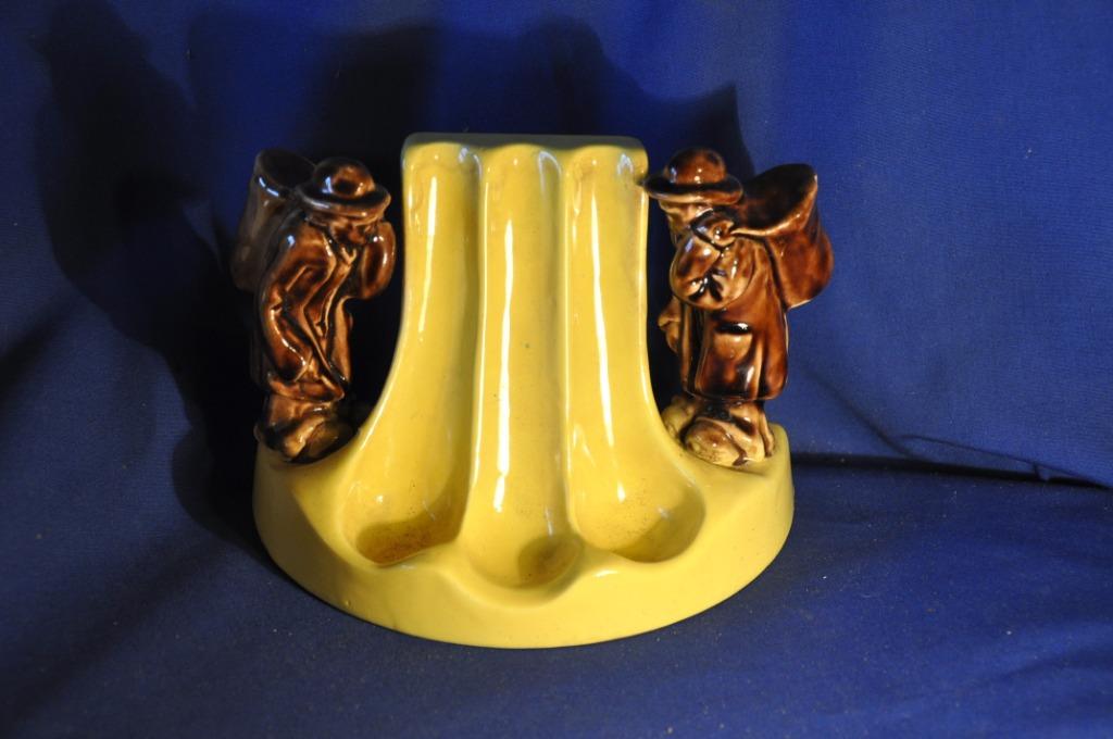 D porte pipes en barbotine (1), Antiquités & Art, Enlèvement ou Envoi