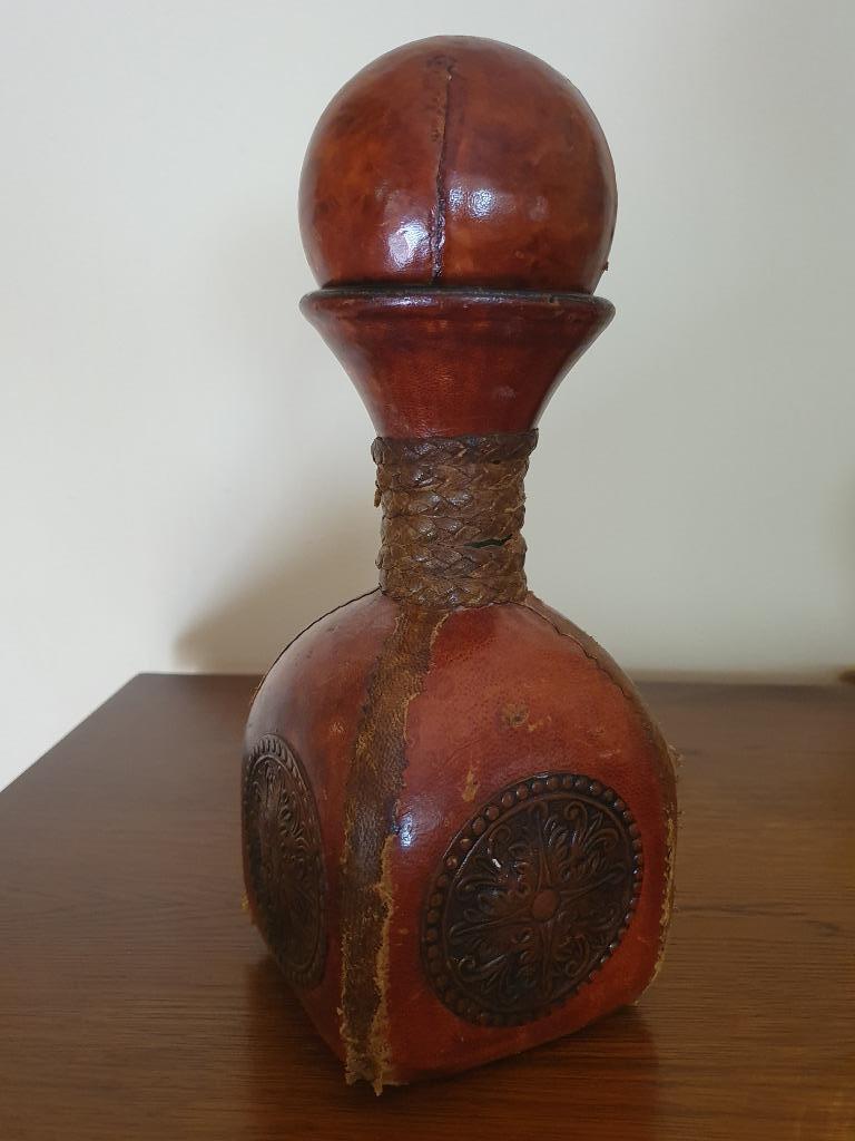 bouteille en verre vintage recouverte de cuir, Antiquités & Art, Enlèvement