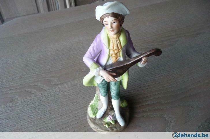 Beeldje troubadour hoogte 20cm