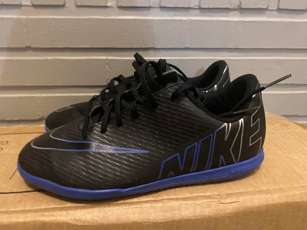 Chaussures de foot en salle, Enlèvement, Comme neuf, Chaussures