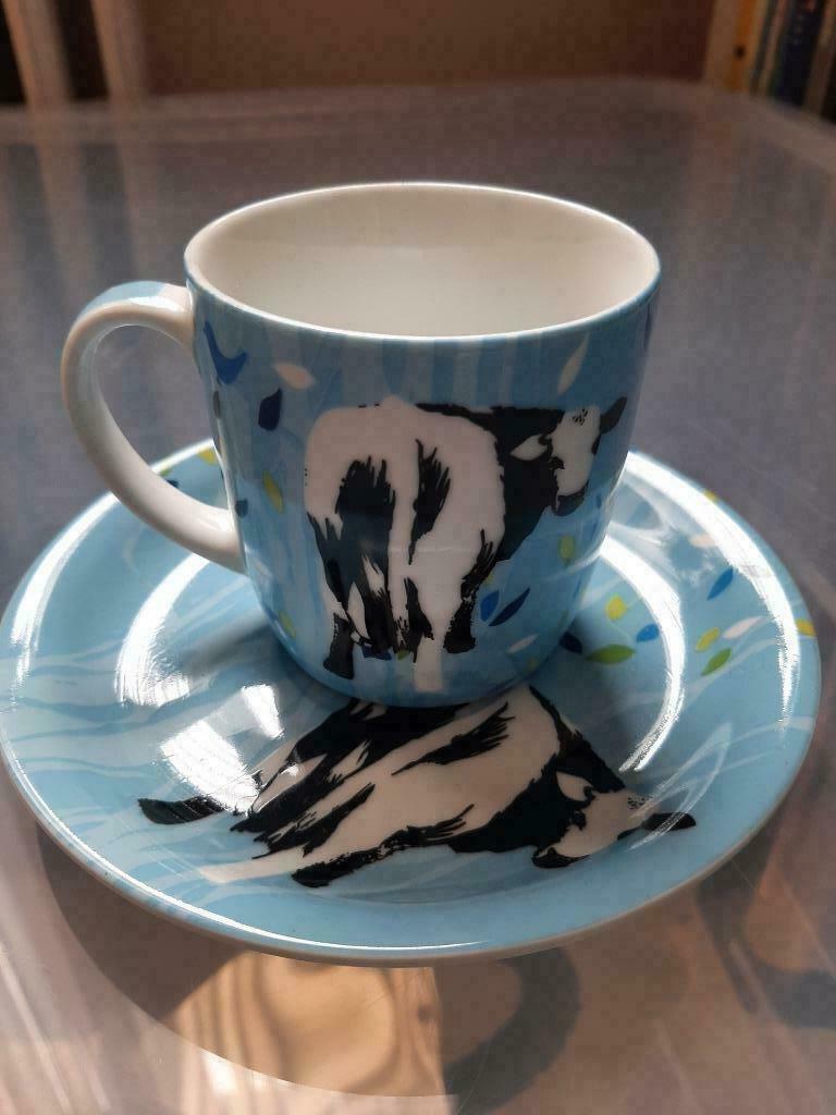 Kop en schoteltje Holland Souvenir met koe, Ophalen of Verzenden, Zo goed als nieuw, Porselein, Kop(pen) en/of Schotel(s)