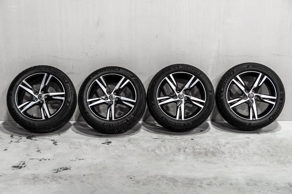 Volvo XC60 19-Inch Winterset Velgen + Banden, Gebruikt, Winterbanden, 235 mm, Band(en)
