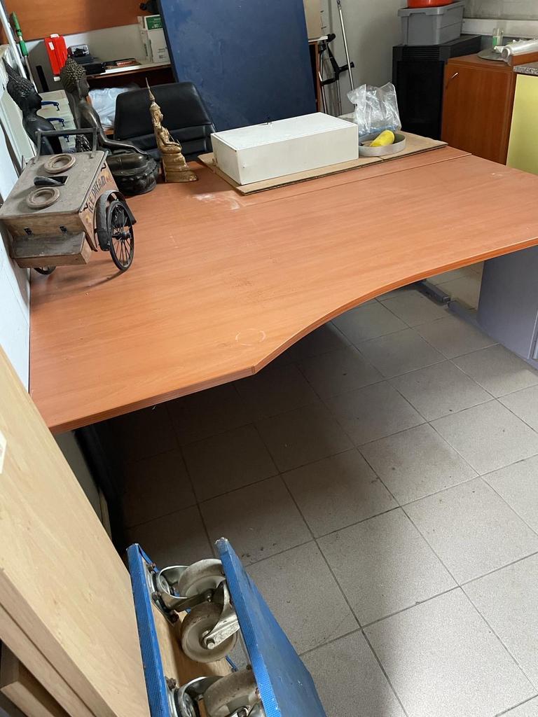2x Bulo bureau 180 cm – donkergrijs metalen onderstel, Ophalen, Zo goed als nieuw