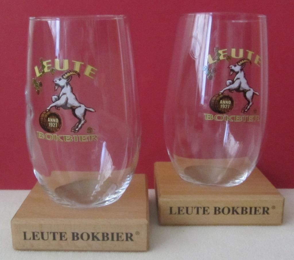Leute Bokbier op houten voet - bierglas - 2 stuks, Verzamelen, Verzenden, Zo goed als nieuw, Bierglas