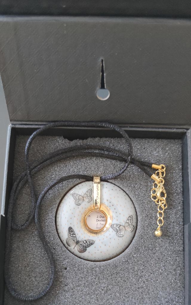 Goebel handgemaakt medaillon twee kanten nieuw105 €, Nieuw, Ophalen of Verzenden, Goud, Overige materialen