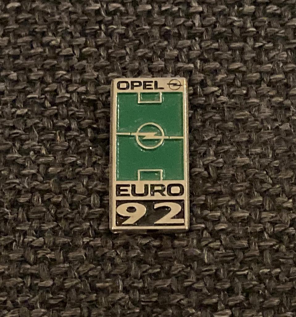 PIN - OPEL - EURO 92 - VOETBAL - FOOTBALL - LE FOOT, Envoi, Utilisé, Sport, Insigne ou Pin's