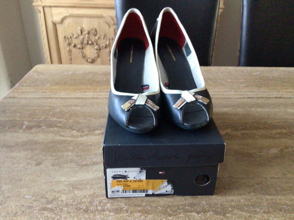 Pumps Tommy Hilfiger maat 42, Ophalen, Zo goed als nieuw, Pumps