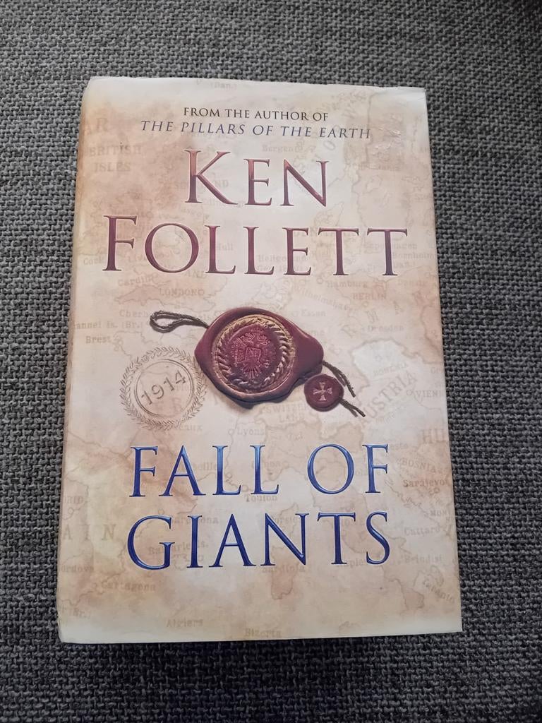 Ken Follett - Fall of giants, Ophalen of Verzenden, Zo goed als nieuw, Ken Follett