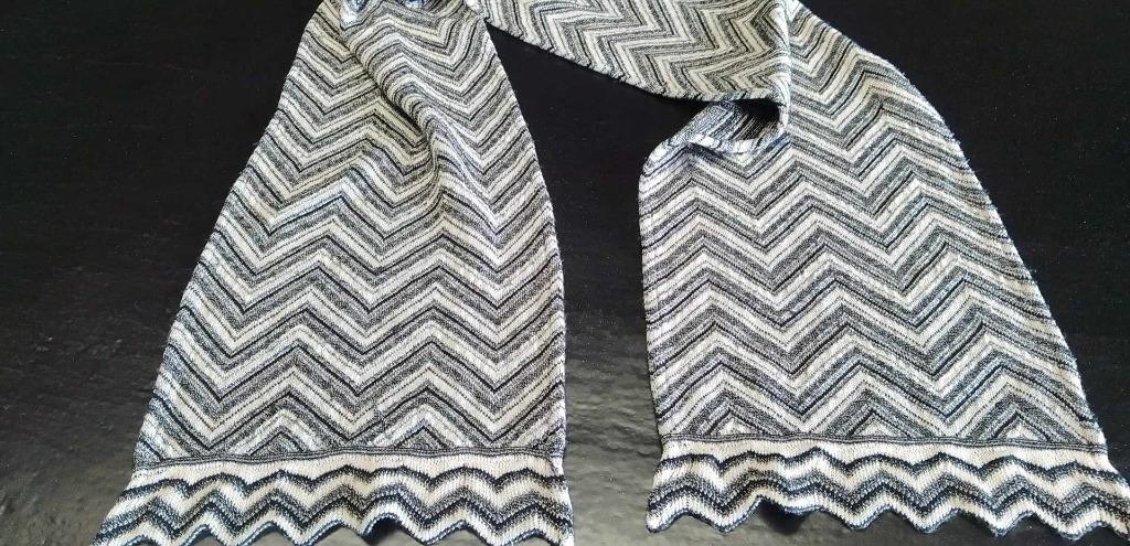 sjerp sjaal Devernois zwart wit visgraat motief, Kleding | Dames, Devernois, Ophalen of Verzenden, Zo goed als nieuw, Sjaal