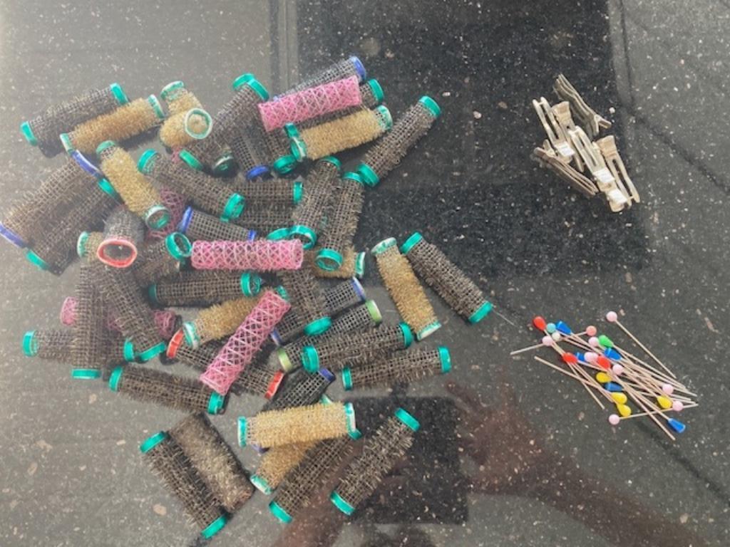 Krulspelden en haarnetjes. Goede staat, Handtassen en Accessoires, Uiterlijk | Haarverzorging, Ophalen of Verzenden, Gebruikt