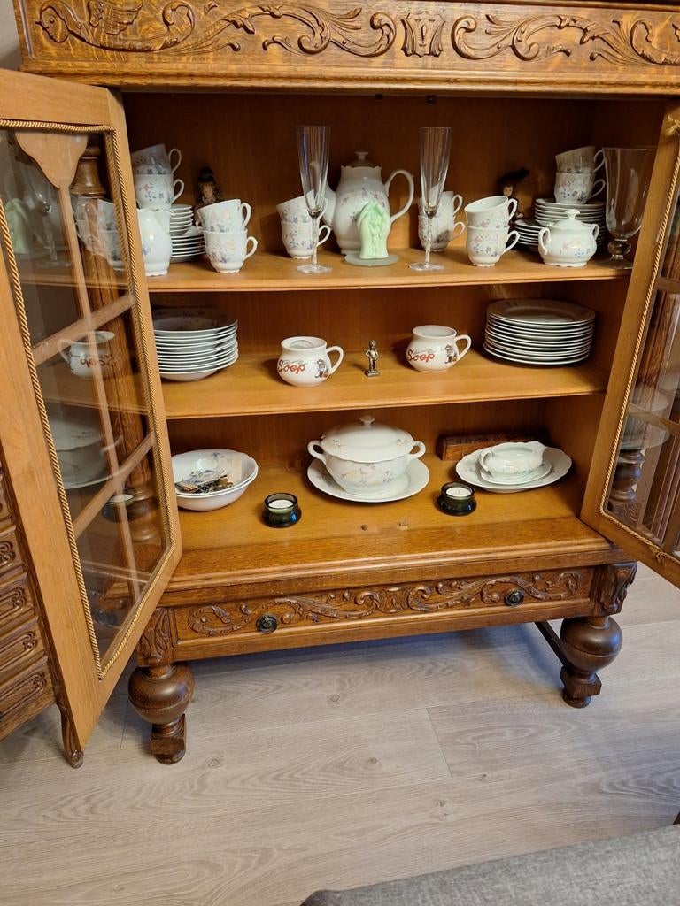Eet servies en koffie servies, Enlèvement