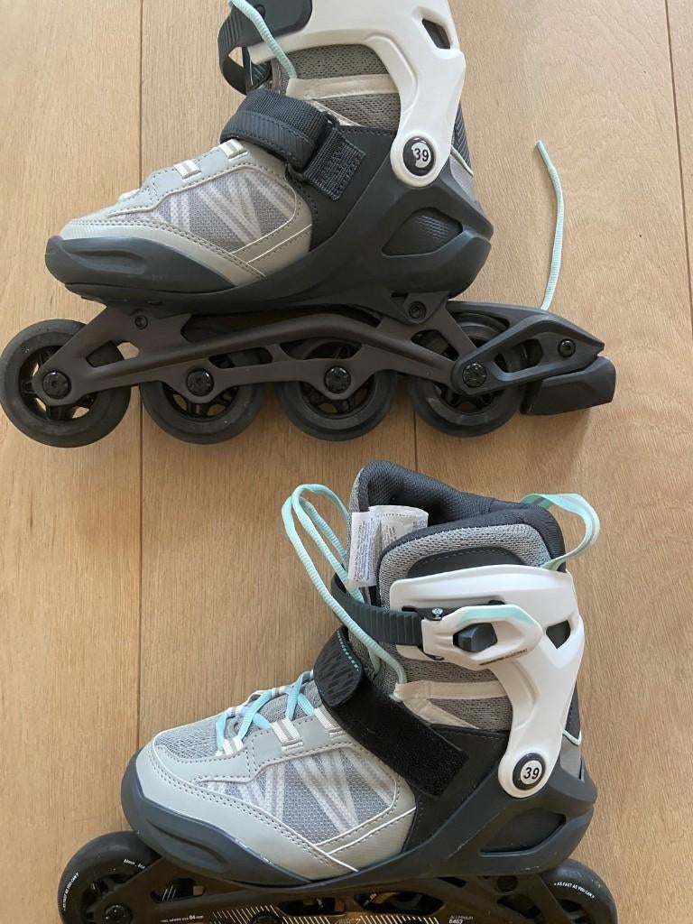 rollers decathlon OXELO, Sports & Fitness, Autres marques, Rollers 4 roues en ligne, Femmes, Comme neuf