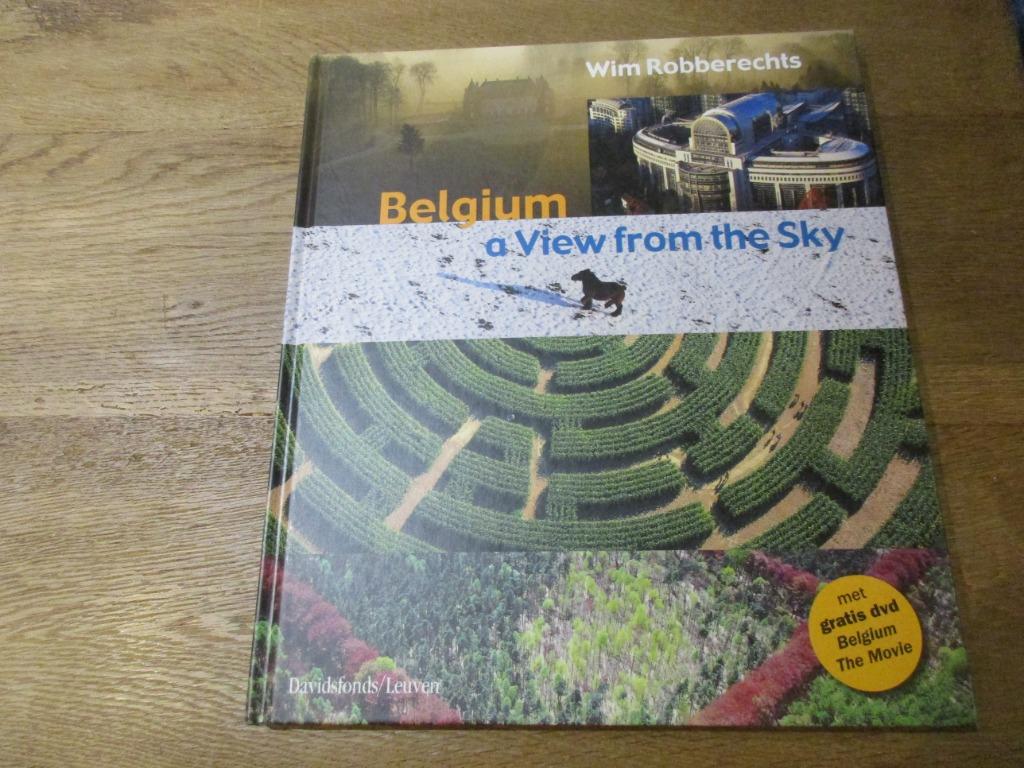 BELGIUM A VIEW FROM THE SKY LUCHTFOTO'S WIM ROBBERECHTS, Ophalen of Verzenden, Zo goed als nieuw