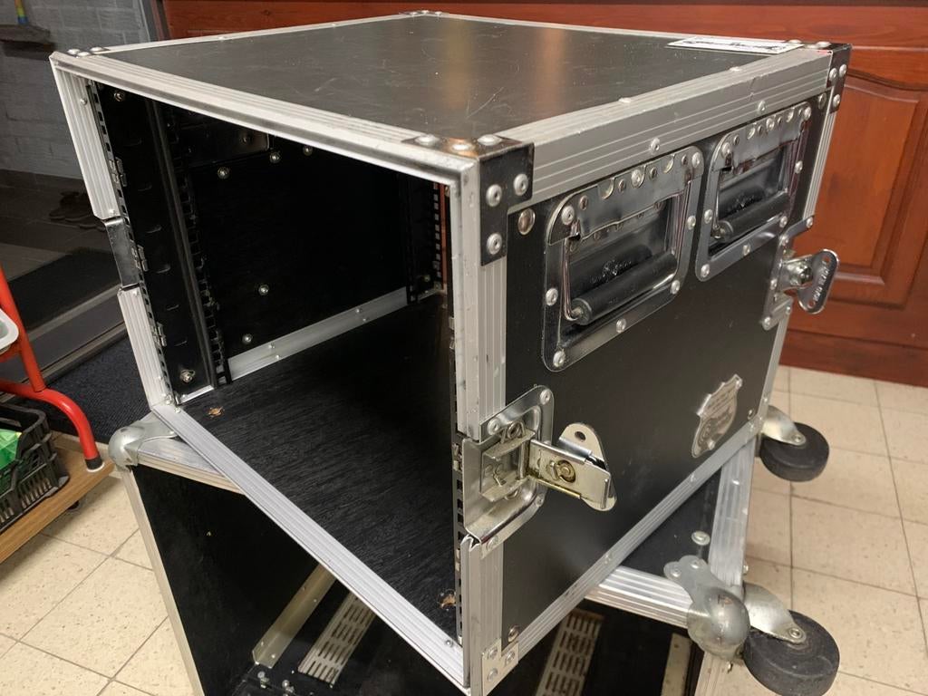 Flightcase, Ophalen, Zo goed als nieuw