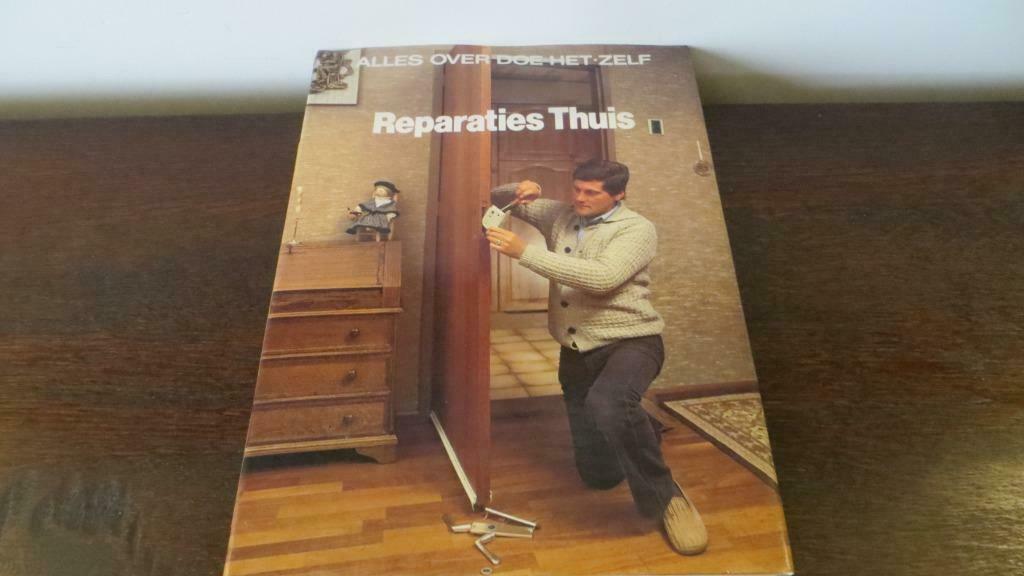 REPARATIES THUIS  ALLES OVER DOE HET ZELF, Ophalen of Verzenden, Zo goed als nieuw, Overige onderwerpen, MEERDERE VAKMENSEN