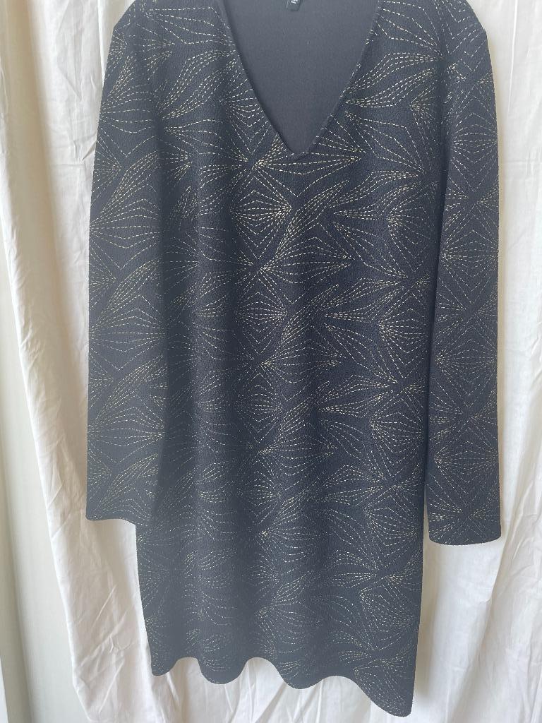 Feest jurk zwart goud Mt 44-46, Kleding | Dames, Jurken, Ophalen, Zo goed als nieuw, Zwart