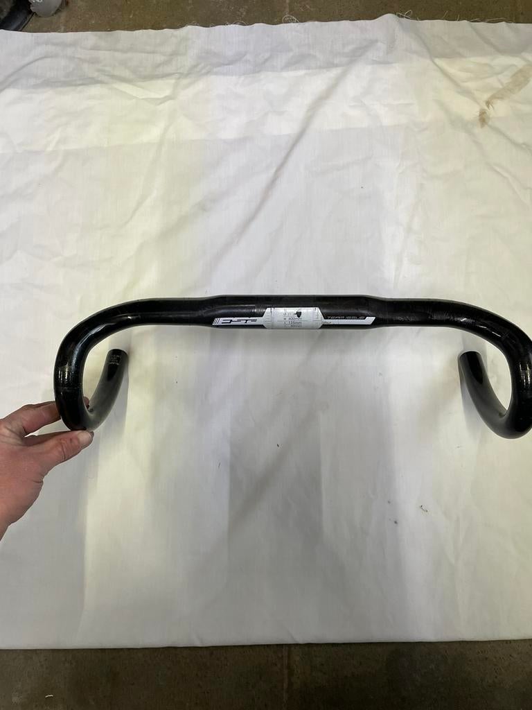 FSA aluminium/carbon compact TEAM ISSUE stuur in 40 cm, Fietsen en Brommers, Fietsonderdelen, Gebruikt, Stuur