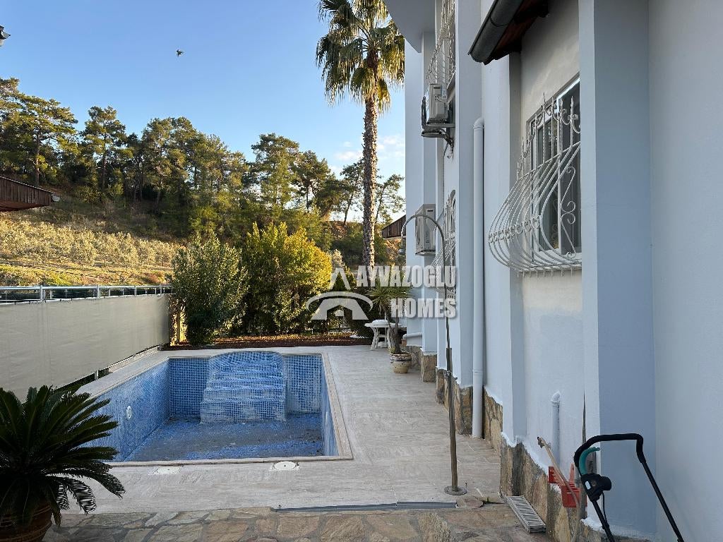Villa in Avsallar — met zwembad en terras, Immo, Buitenland, 170 m², Woonhuis, Turkije, Stad