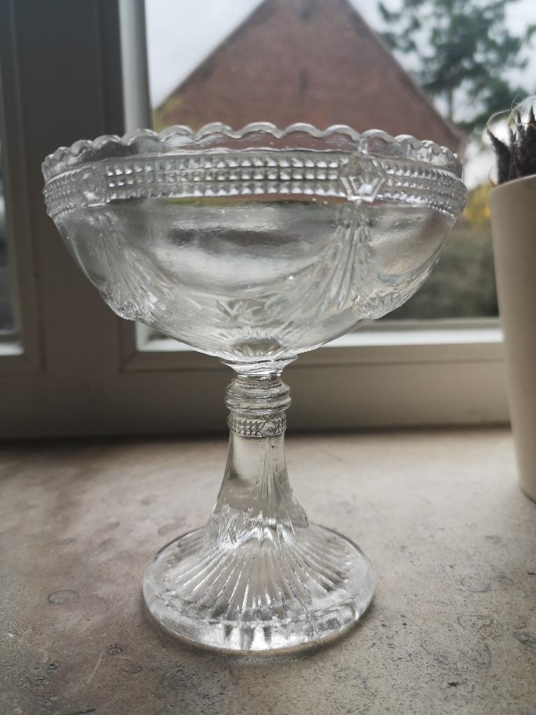 Tasse en verre de 11 cm de haut, Antiquités & Art, Enlèvement ou Envoi