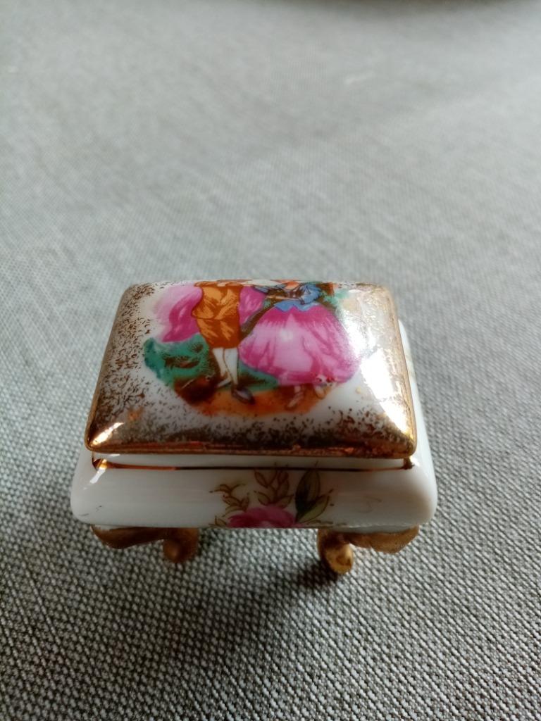 Porseleinen pillendoosje, Ophalen of Verzenden