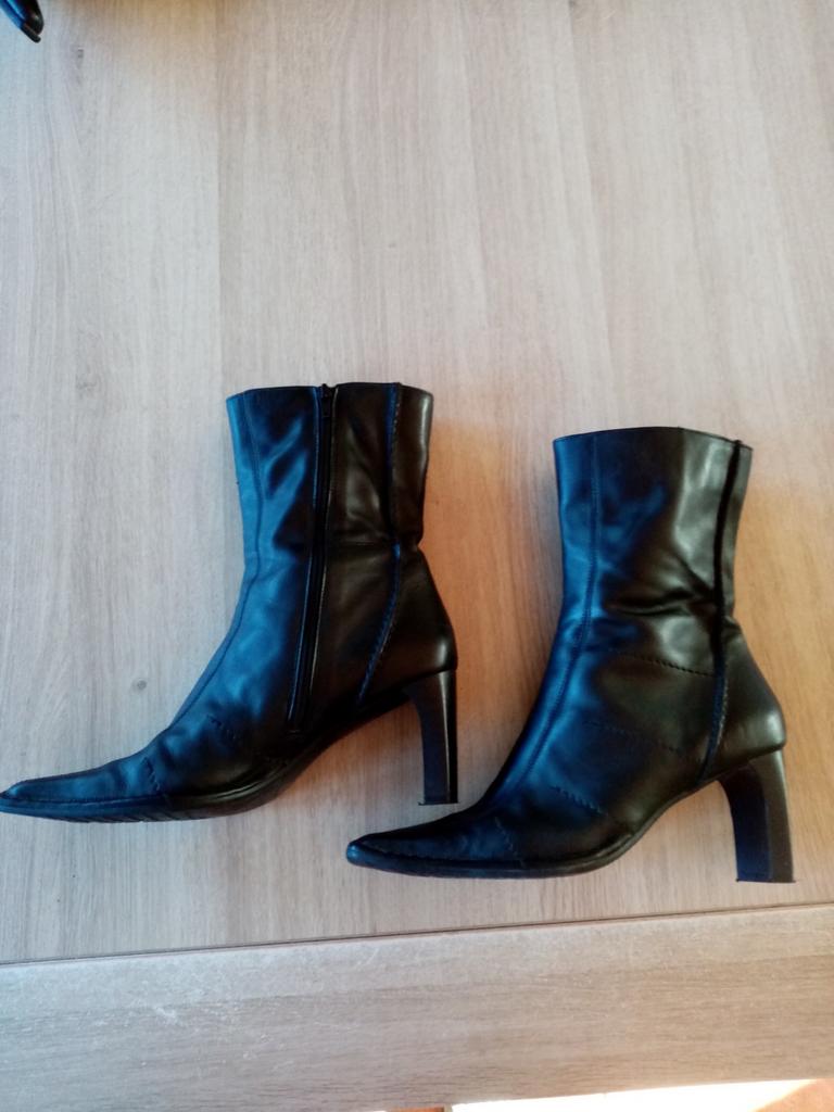Dames laarzen zwart maat 41    10€, Enlèvement