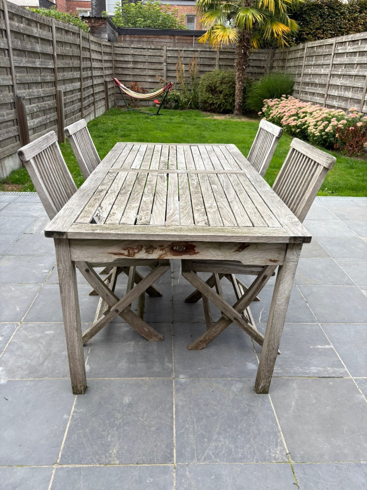 Table avec 4 chaises. Retrait gratuit, Jardin & Terrasse, Ensembles de jardin, Table à dinner, Salons de jardin, Utilisé, Enlèvement