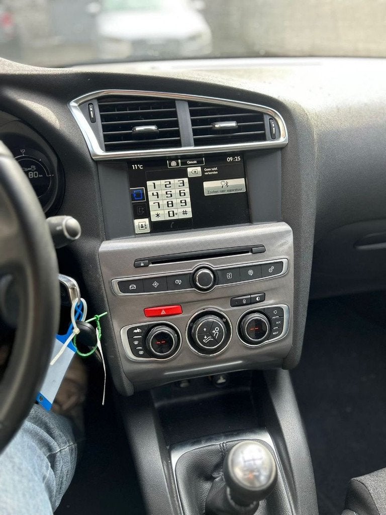 Citroën C4 Selection (bj 2016), Voorwielaandrijving, Gebruikt, 1199 cc, Zwart