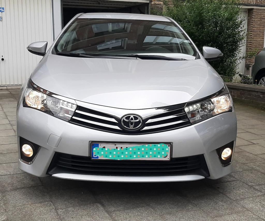 Toyota corolla 1.33l essence 61000 km, Autos, Achat, 4 portes, Corolla, Noir