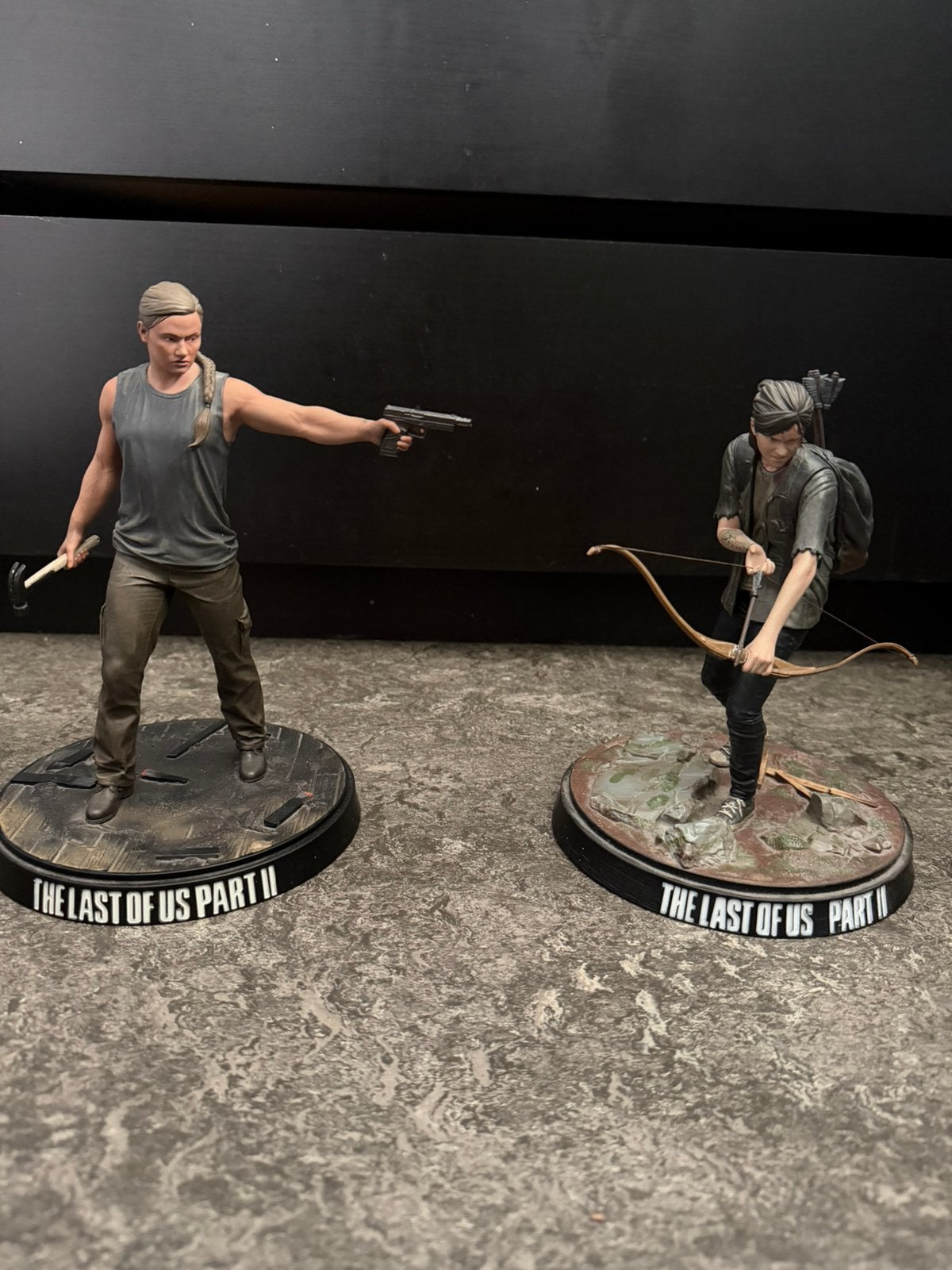 2 dark horse the last of us statues, Ophalen, Zo goed als nieuw