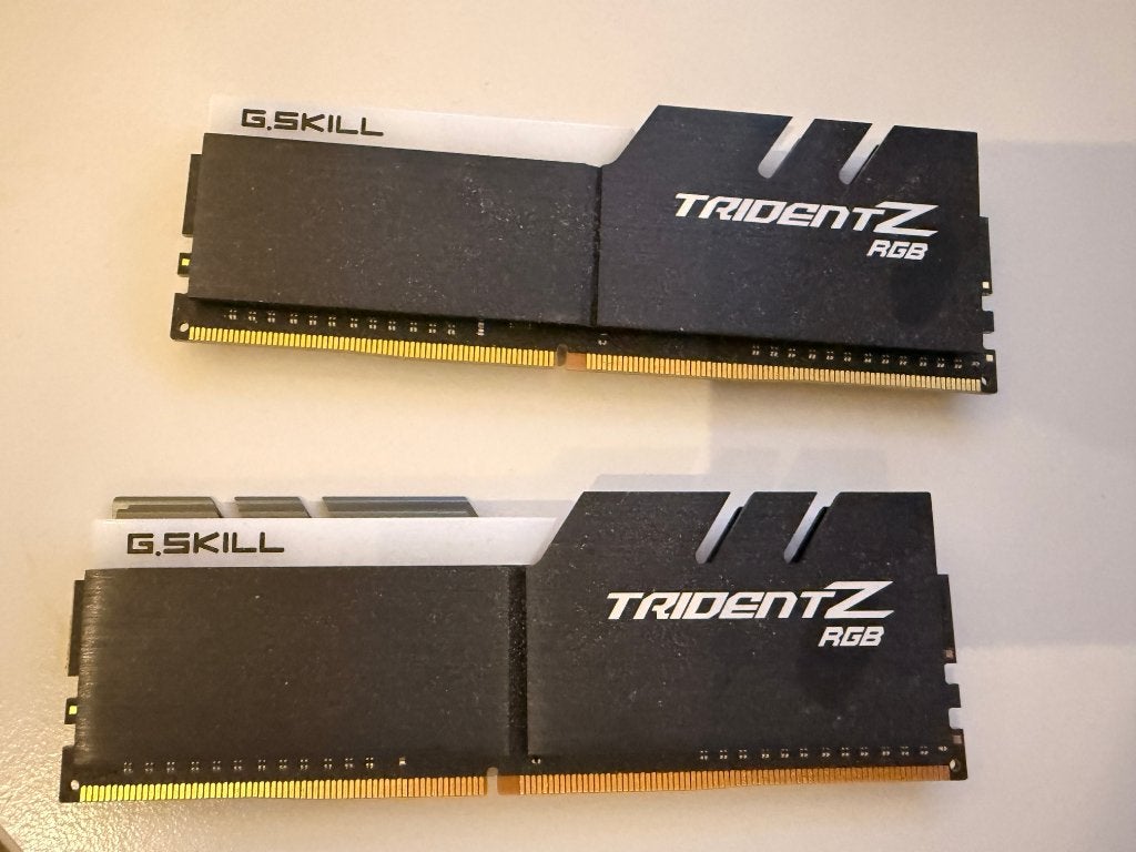DDR4. Trident Z RGB, Computers en Software, RAM geheugen, Ophalen, Gebruikt, DDR4, Desktop