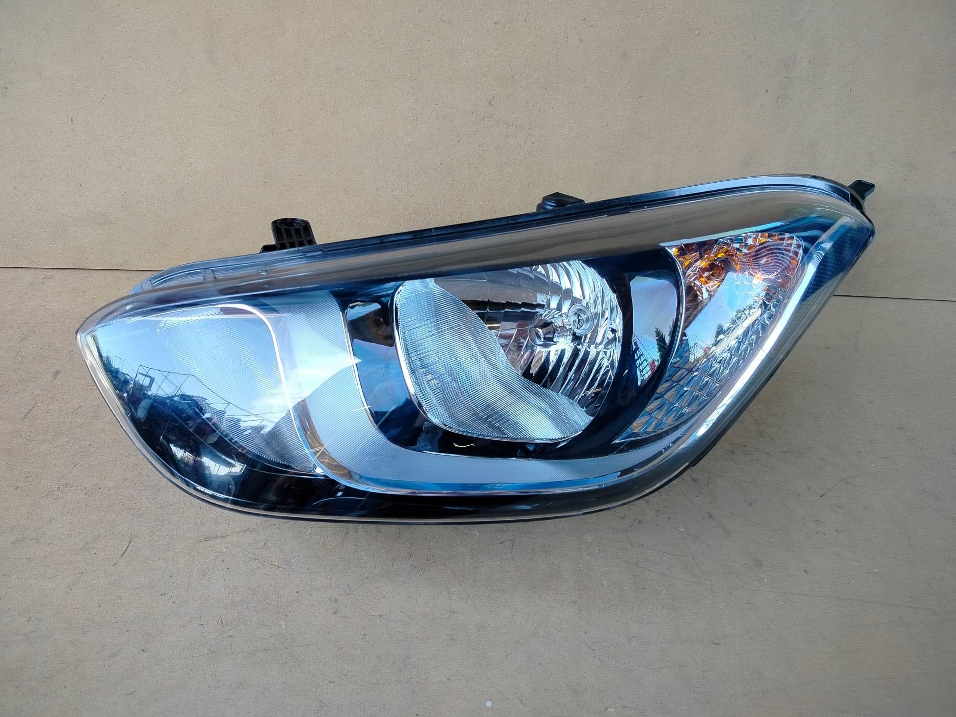Phare avant gauche Hyundai i20 I Lift 92101-4P500, Heolleung-ro 12
06797  Seoul, Info@hyundai.com, Utilisé, Hyundai