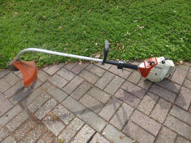 débroussailleuse Stihl, coupe-herbe, Jardin & Terrasse, Débroussailleuses, Utilisé, Essence, 30 à 50 cm, Enlèvement