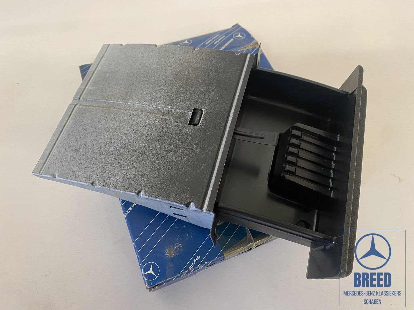 NOS asbak zwart voor Mercedes-Benz W601 W602 W611 T1 TN, Auto-onderdelen, -, Nieuw, Ophalen of Verzenden, -