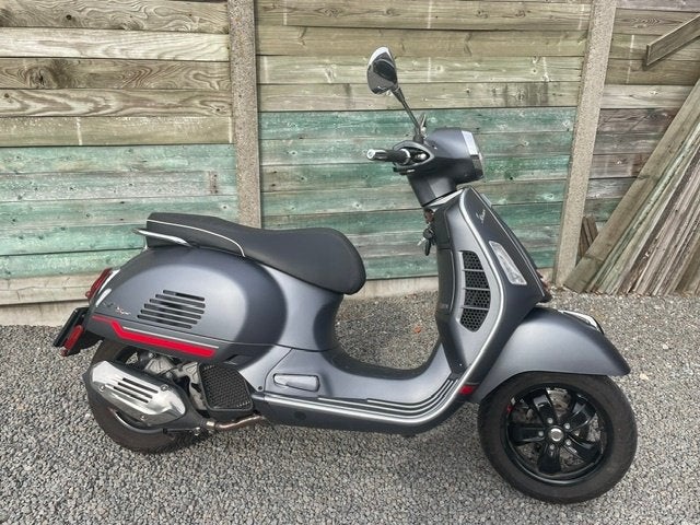 Vespa 125 GTS Supersport - Mat grijs - 2022 - 4100km, Vélos & Vélomoteurs, Scooters | Vespa, Autres modèles, 125 cm³, Comme neuf