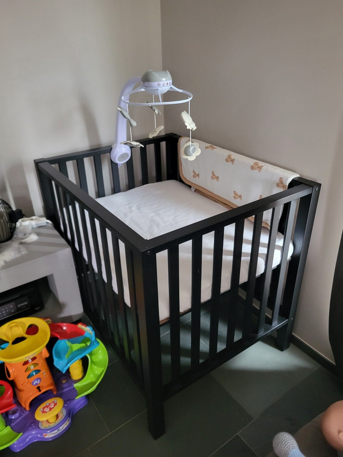 Park , inclusief matras . Breedte 80cm , Lengte 1m ., Ophalen, Zo goed als nieuw, Rechthoekig, Wieltjes