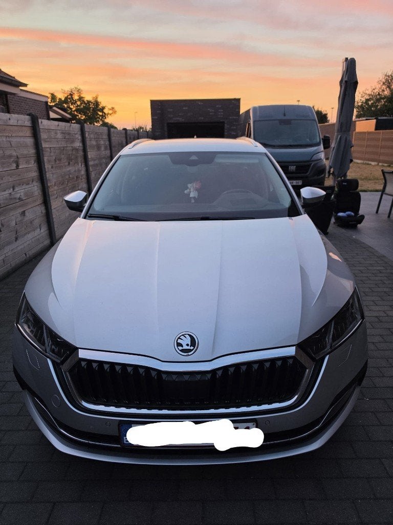 Skoda Octavia iv, Auto's, Skoda, Particulier, Octavia, Hybride Elektrisch/Benzine, Break, 5 deurs, Automaat, Zilver of Grijs, Zwart