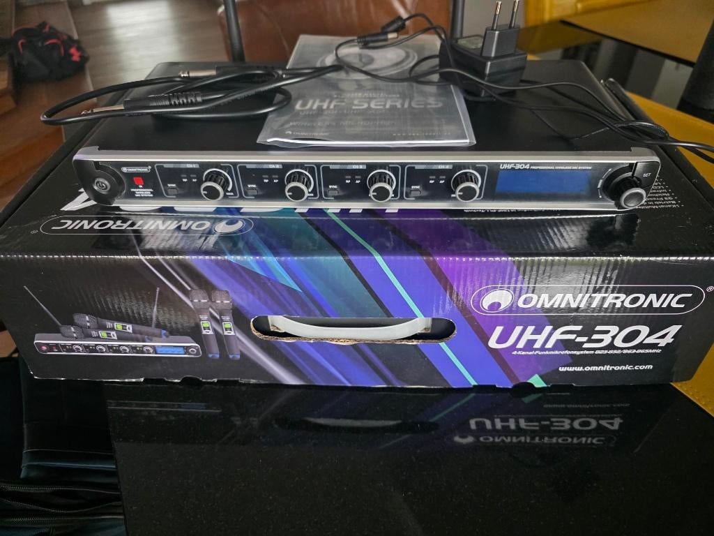 Microfoonsysteem Omnitronic UHF-304 4-kanaals draadloos, Musique & Instruments, Microphones, Enlèvement, Comme neuf, Autres types