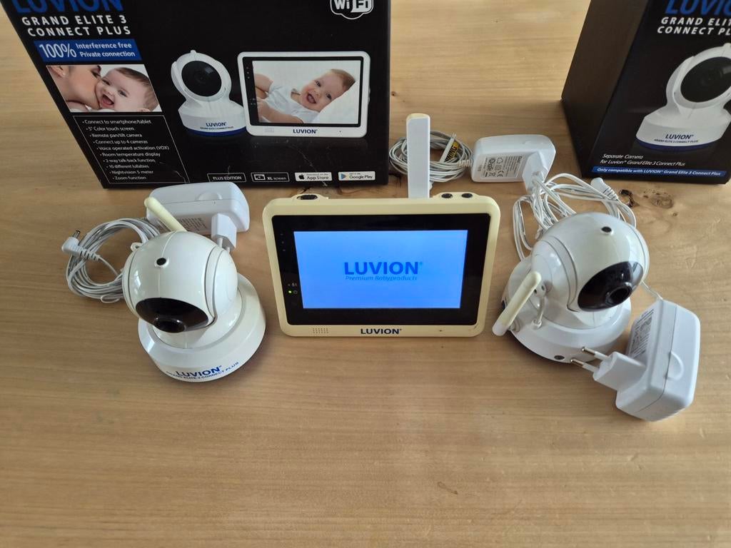 Luvion Grand Elite 3 camera babyfoon, Enlèvement, Caméra