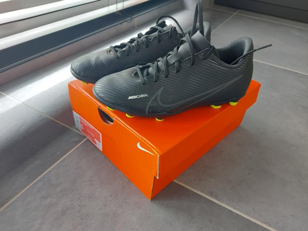 Voetbalschoenen maat 37,5, Sport en Fitness, Voetbal, Ophalen of Verzenden