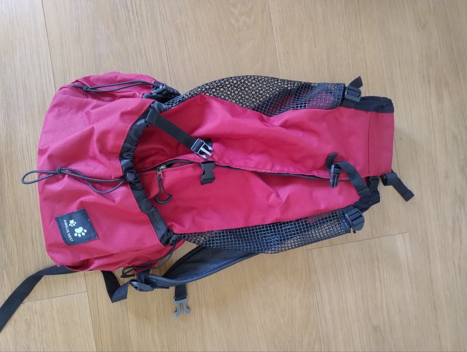 Rode rugzak voor hond, Ophalen