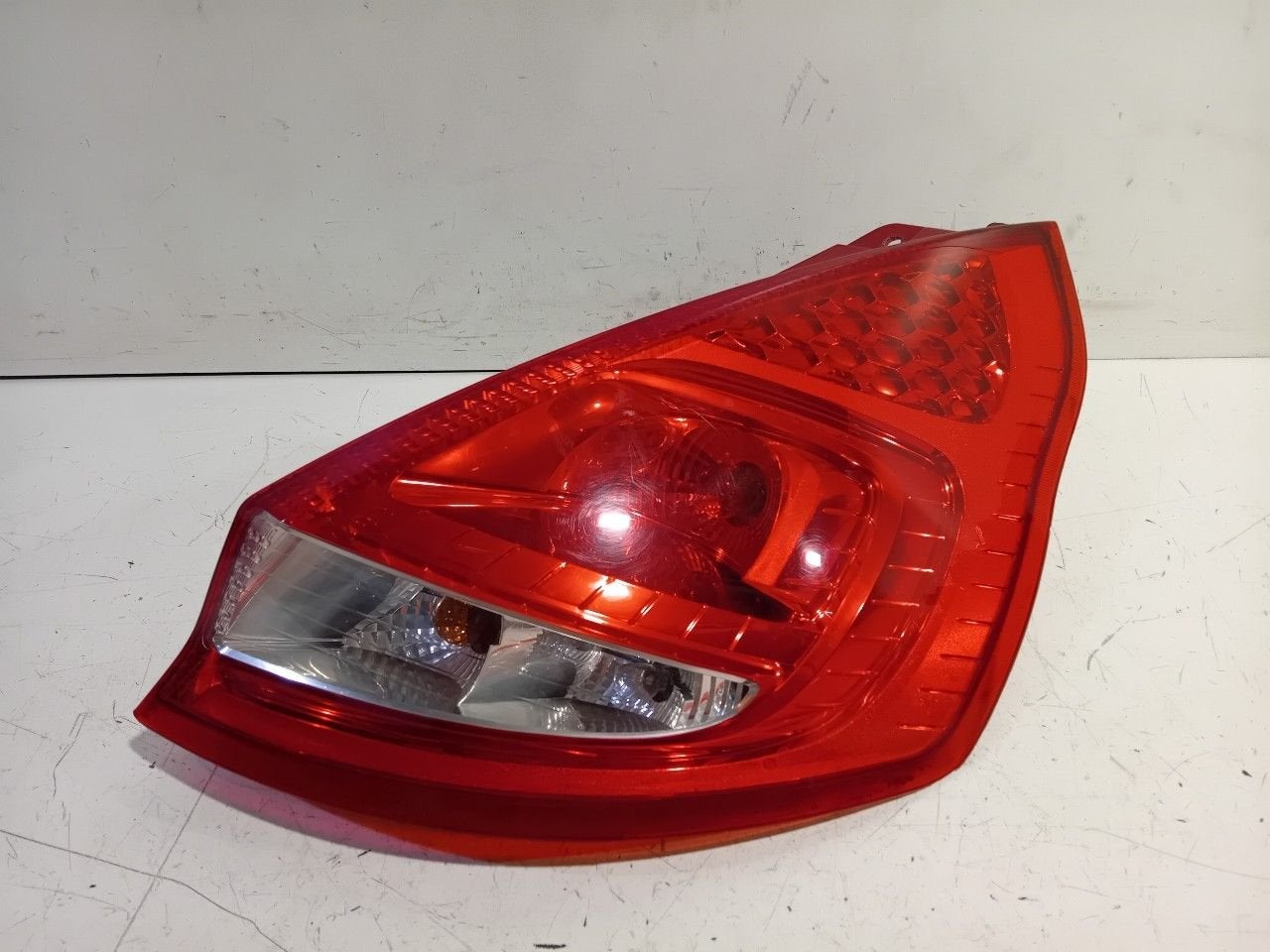 Achterlicht carrosserie rechts Ford Fiesta, Onderdelen@venauto.nl, Van der Ven Autorecycling B.V., Gebruikt, Ettenseweg 76, 4706 PB Roosendaal, The Netherlands