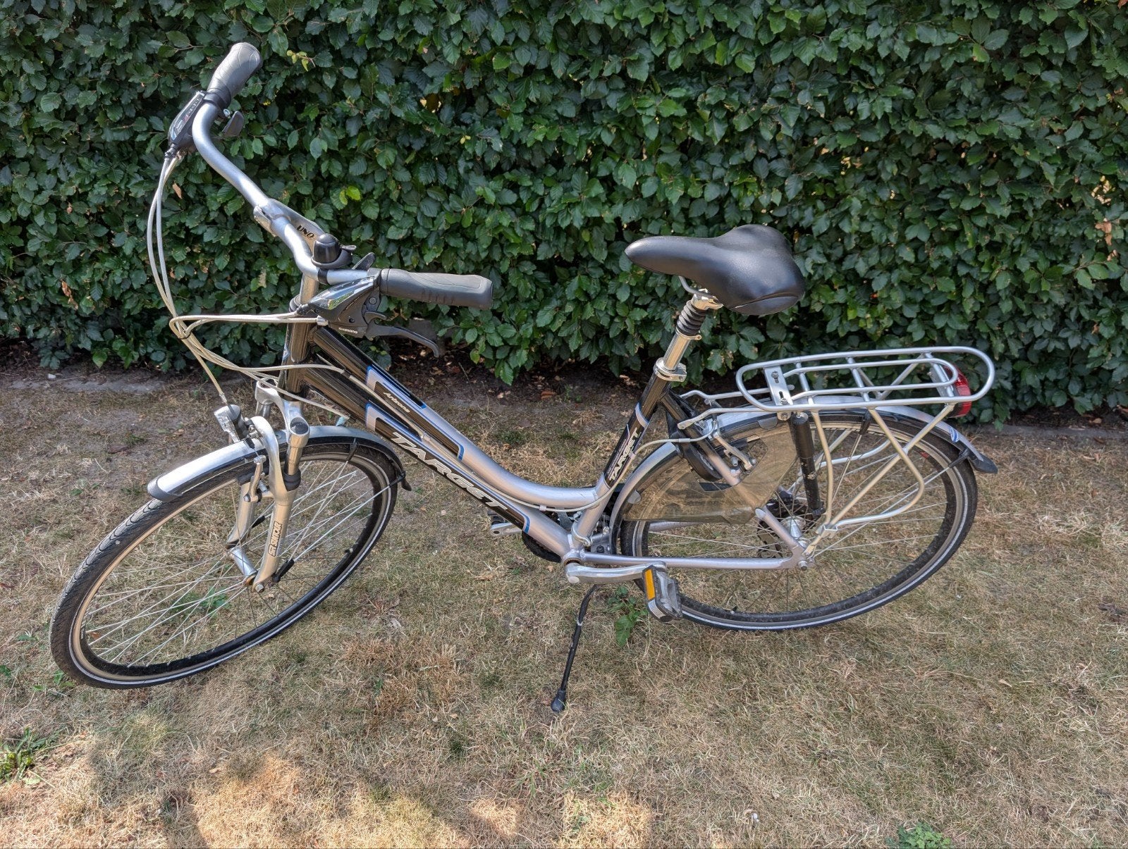 Damesfiets in goede staat, Ophalen