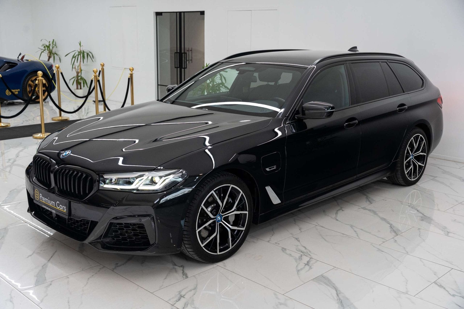 BMW 530 e xDrive touring M-pack! Full, Sfeer, ACC, Trekhaak!, Automaat, 4 cilinders, Zwart, 5 deurs